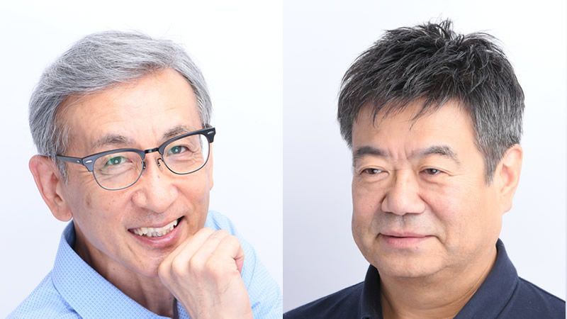 部分かつらを装着する男性