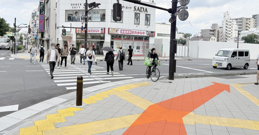 二つめの信号のある交差点の写真